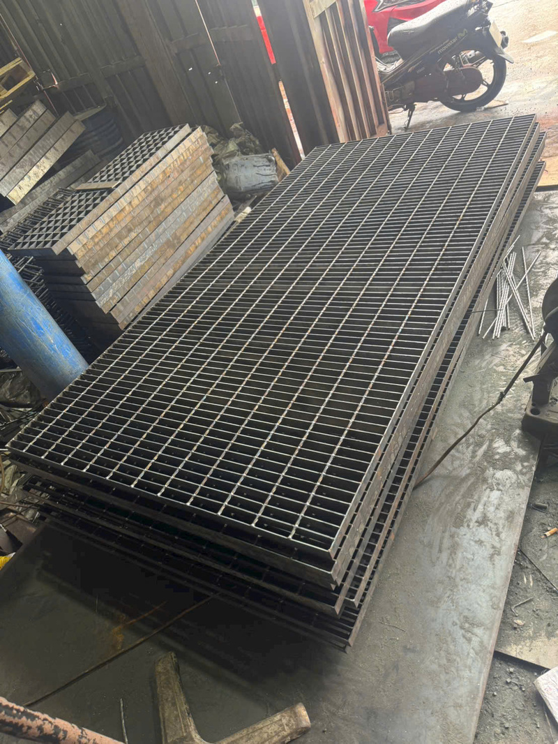 Sàn thao tác grating: Cấu tạo và tải trọng cần biết khi lựa chọn