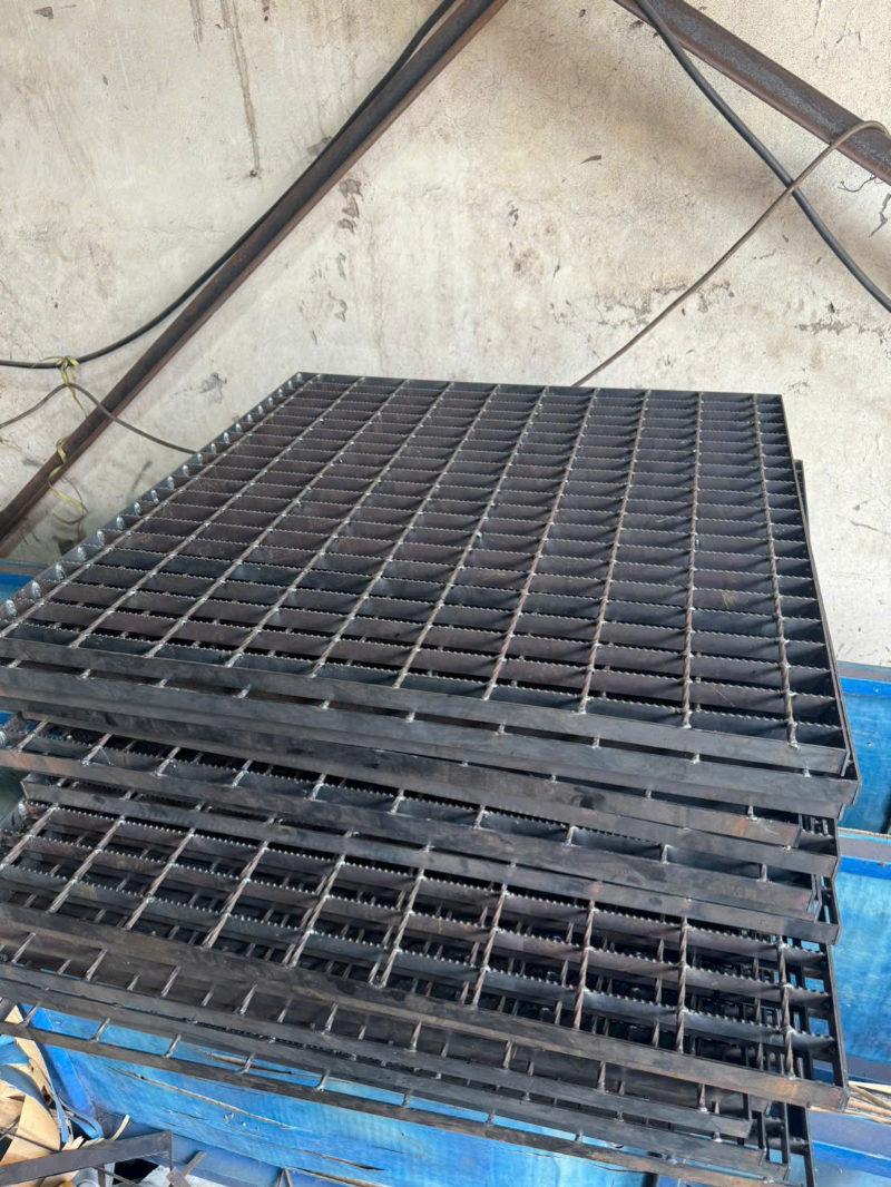 Tấm grating là gì? Cấu tạo, quy cách và ứng dụng