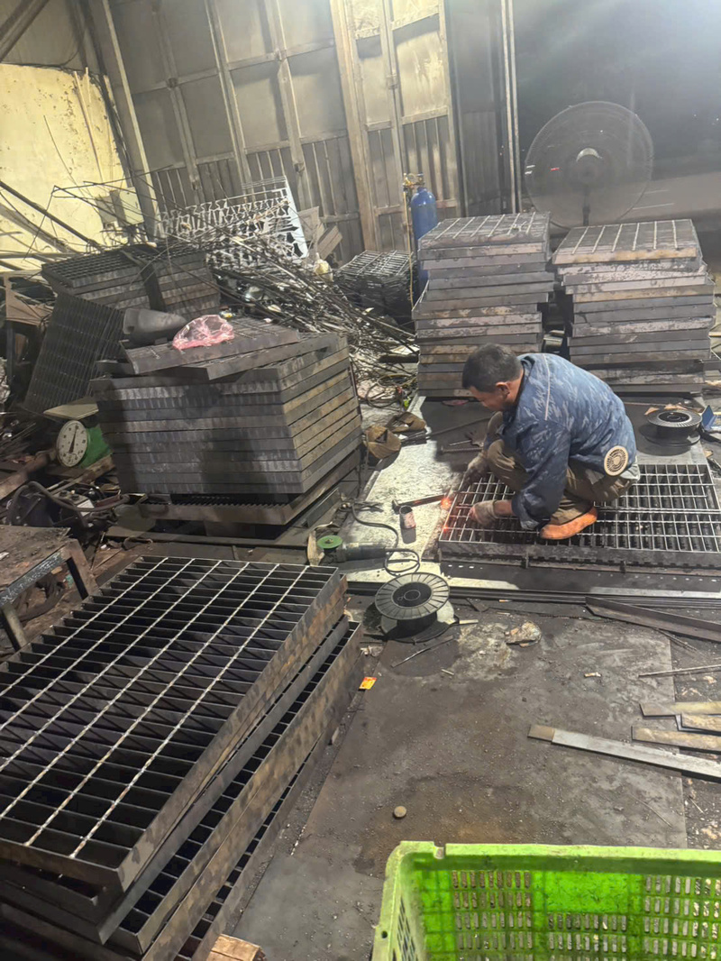 Cách lắp đặt nắp mương Grating
