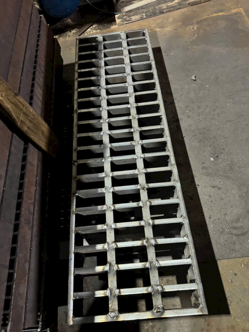 Tính tải trọng tấm sàn Grating theo gối đỡ