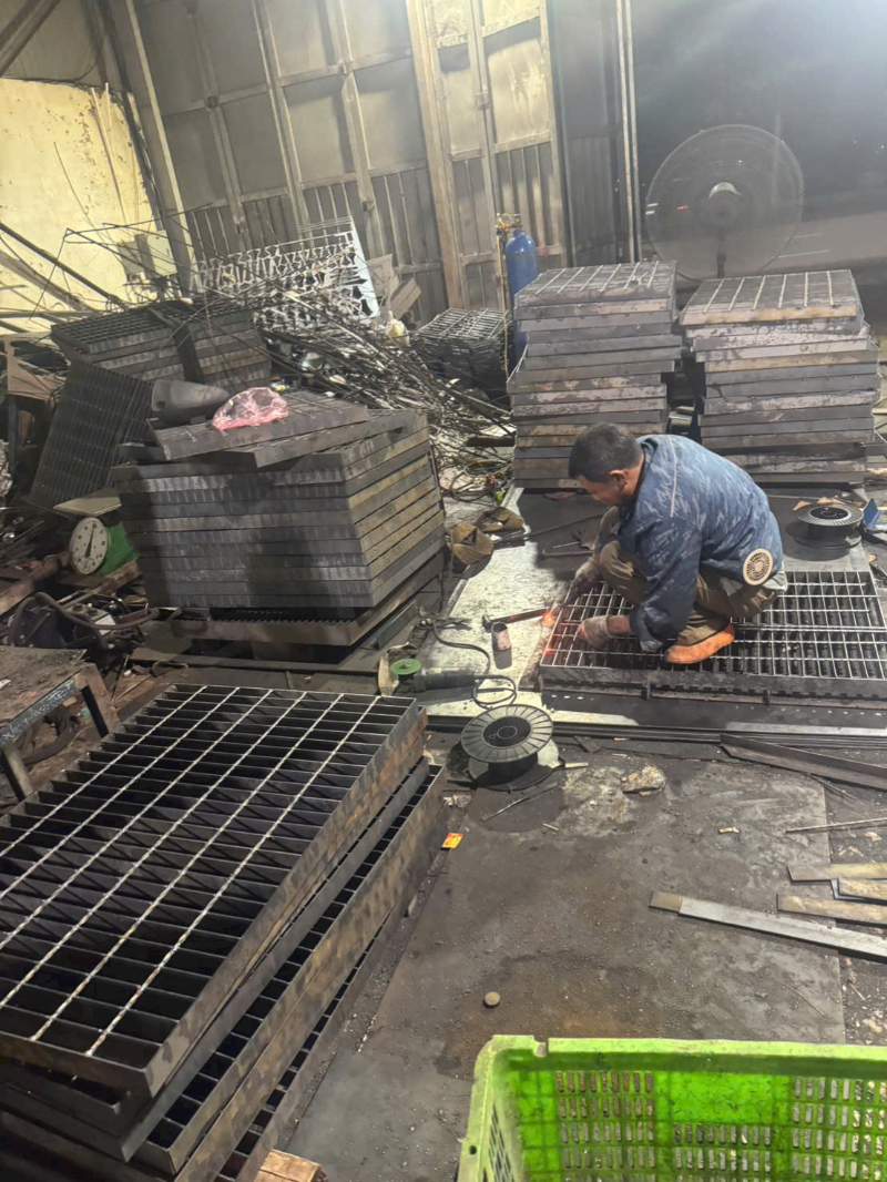 Giá nắp mương Grating theo kích thước và tải trọng