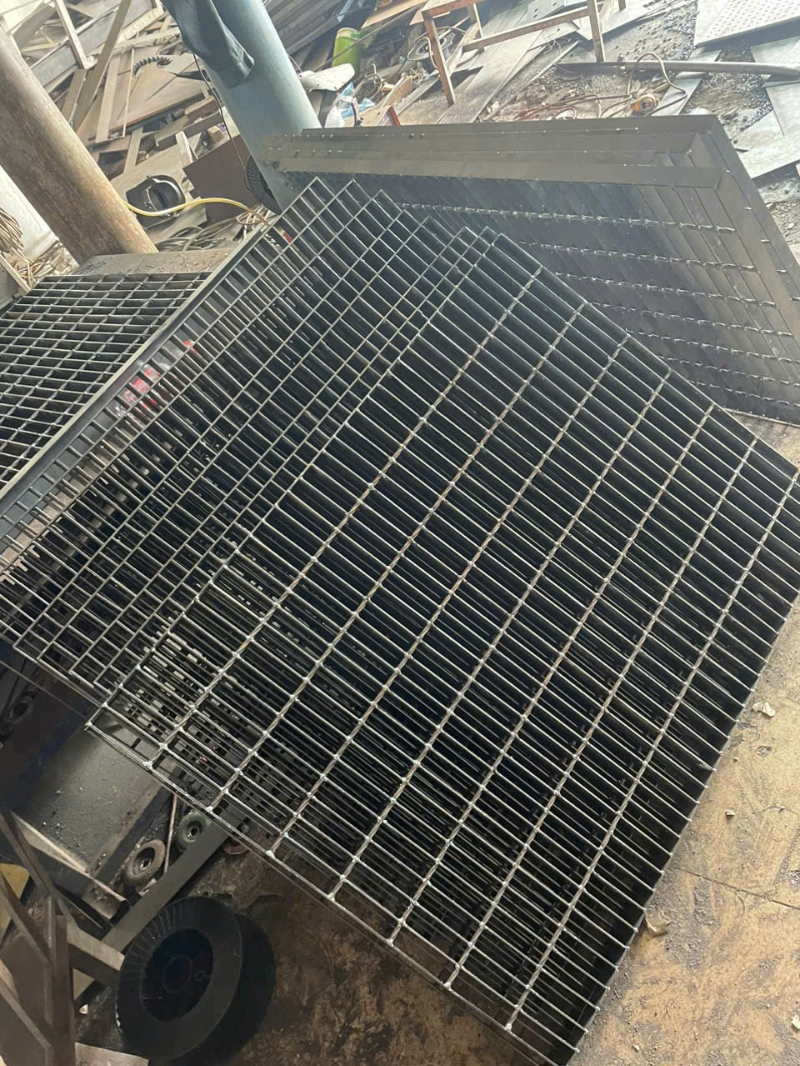 Cách chọn Grating mạ kẽm nhúng nóng cho môi trường ven biển bền lâu
