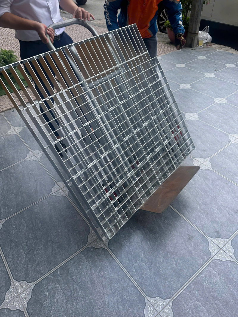 So sánh thép mạ kẽm nhúng nóng và thép sơn về độ bền chi phí và khả năng chống gỉ